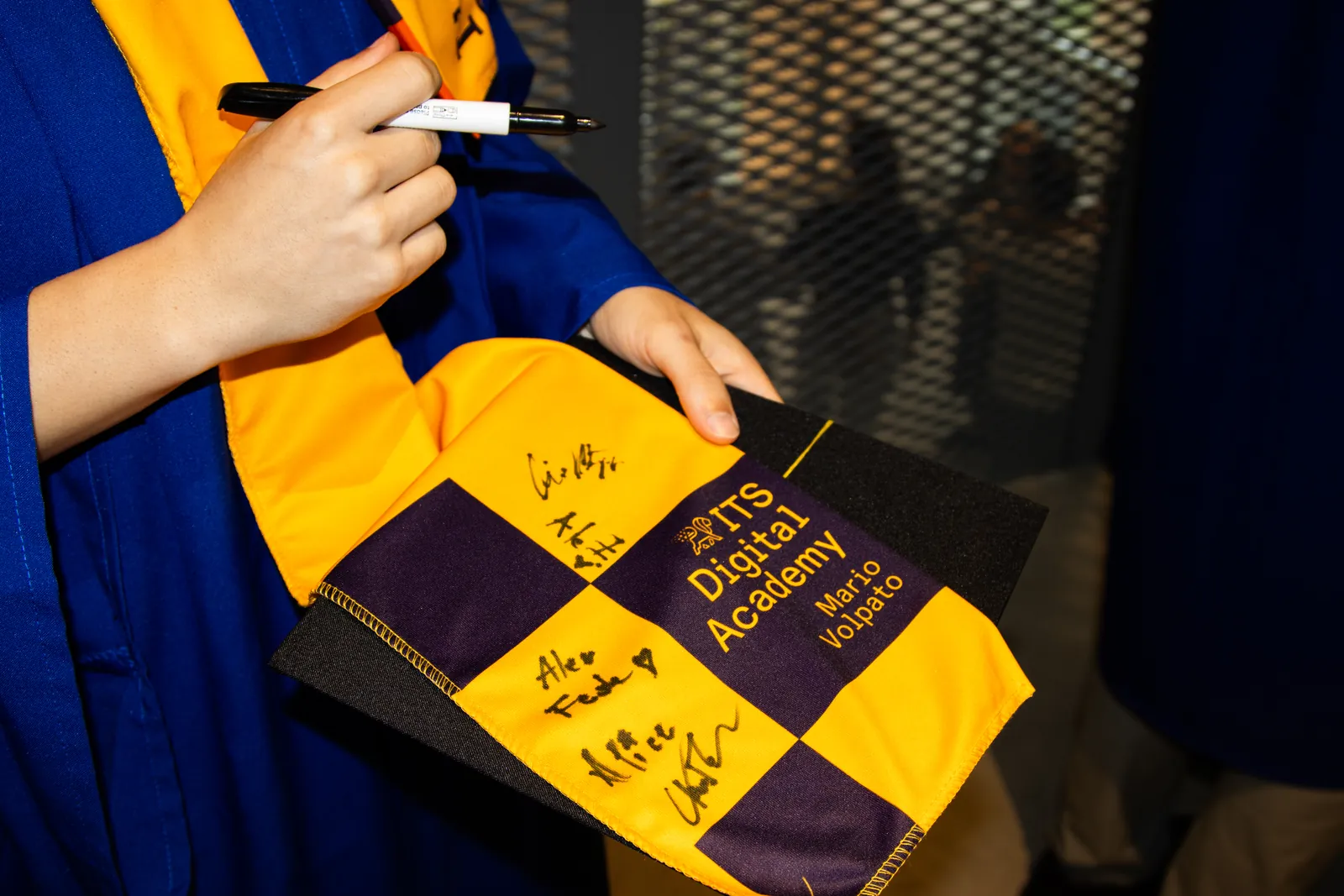 Firma sulla toga tra diplomati